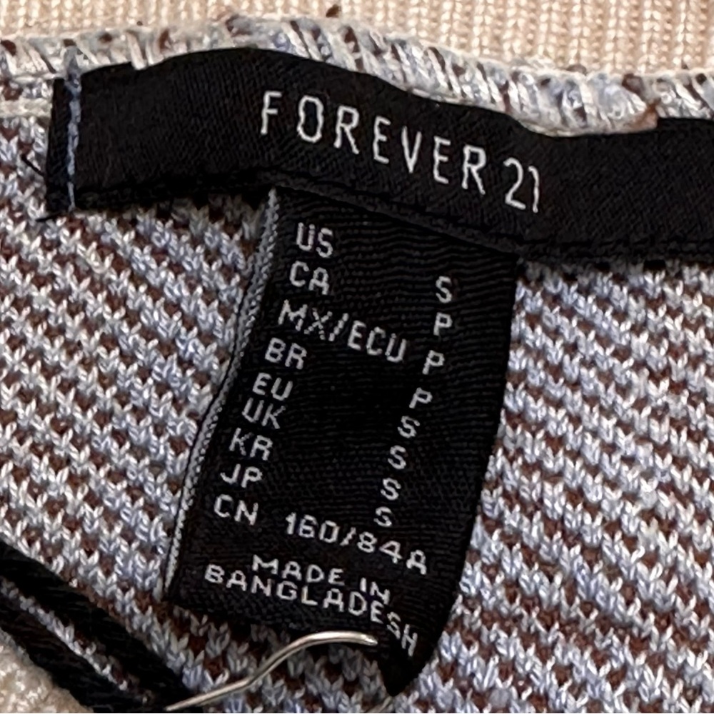 FOREVER 21 blue and white knit sweater vest NWT - Picture 2 of 3